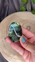 Load and play video in Gallery viewer, Labradorite Pendent
