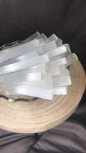 Load image into Gallery viewer, Selenite Wand 4inches
